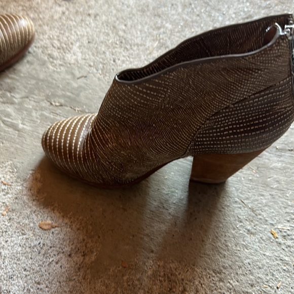 Modern Vintage leather boots - Picture 2 of 4